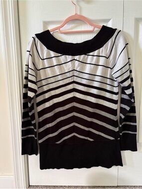 White House Black Market Black & White Chevron Stripe Long Sleeve Top